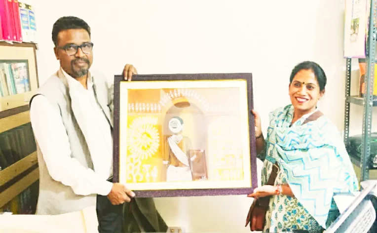 होफमैन लॉ इंस्टीट्यूट को भेंट की पेंटिंग