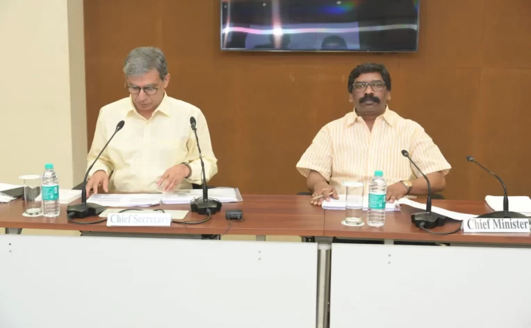 मुख्यमंत्री बैठक में जोहार परियोजना पोर्टल पर अपलोड योजनाओं की समीक्षा की