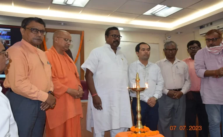 संपूर्ण व्यक्तित्व गढ़ा जाता है धुमकुड़िया में