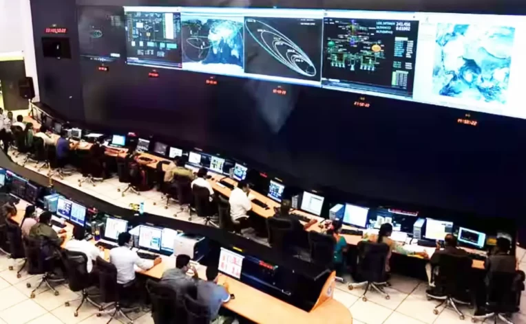 असाधारण इसरो...शाबाश इसरो...।