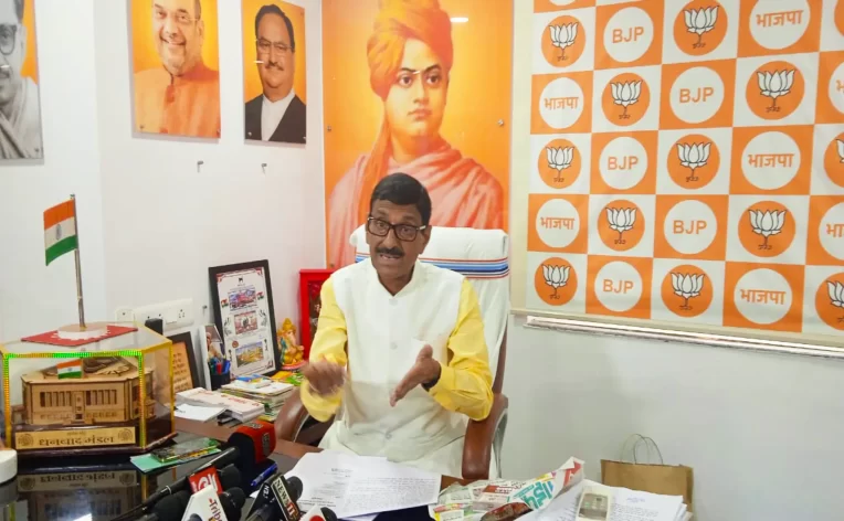 सत्र को बाधित किया विपक्ष ने, जनता माफ नहीं करेगी : संजय सेठ