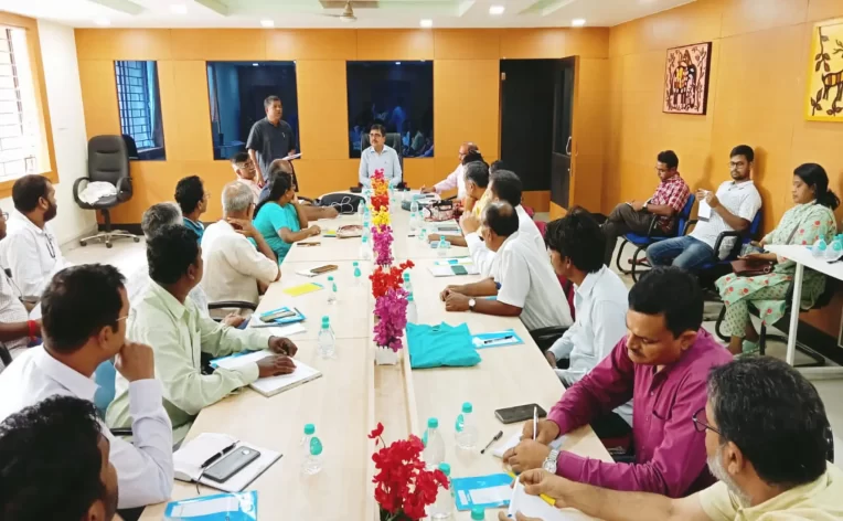 वनाधिकार पट्टा के काम में लाएं तेजी : आदिवासी कल्याण आयुक्त