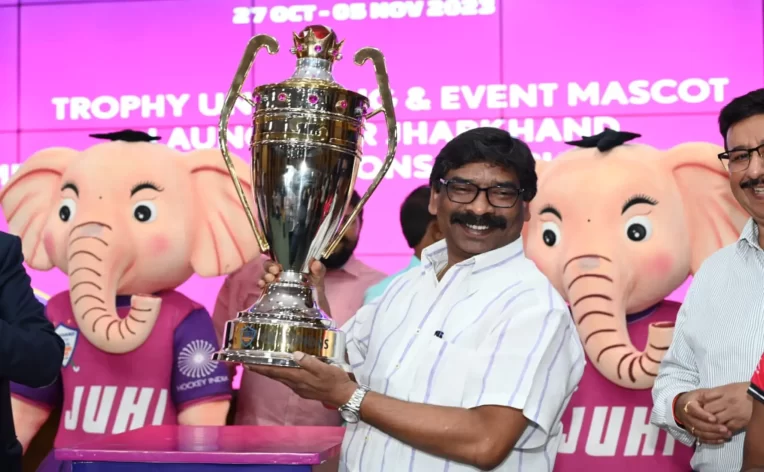 वीमेंस एशियन चैंपियंस ट्रॉफी के इवेंट मैस्कोर्ट "जूही" और ट्रॉफी का अनावरण
