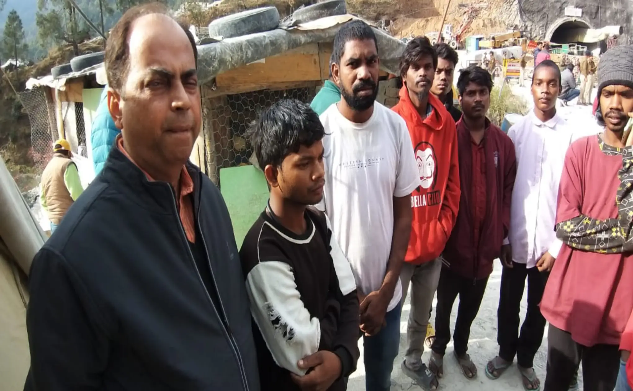 टनल में फंसे श्रमिकों के परिजनों को उत्तराखण्ड में सुविधा दे रही सरकार